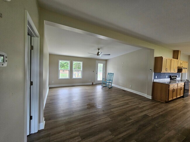 Foto del edificio - 114 Franks Farm Rd