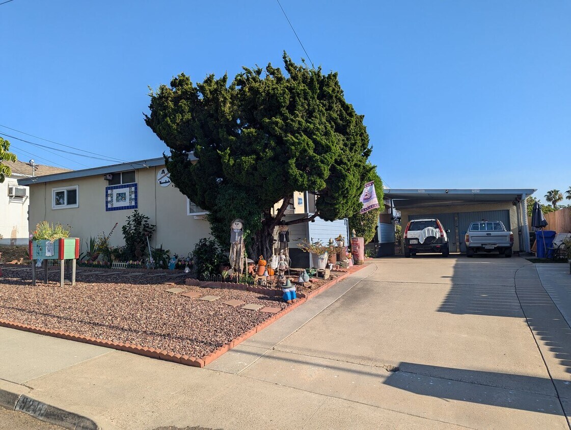 Primary Photo - Charming 2bd 1 bath duplex