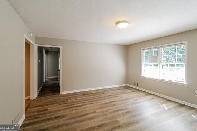 Building Photo - 4101 Sharon Dr