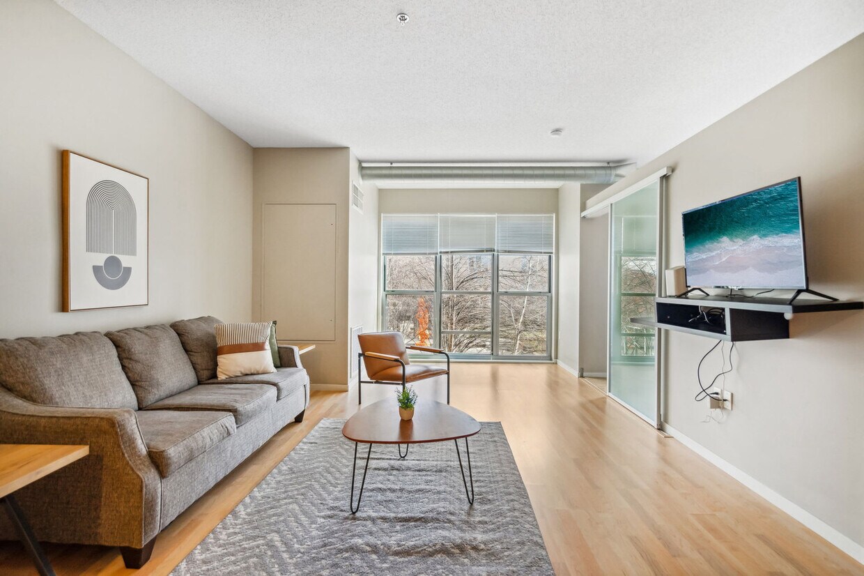 Foto principal - 616 Washington Ave S