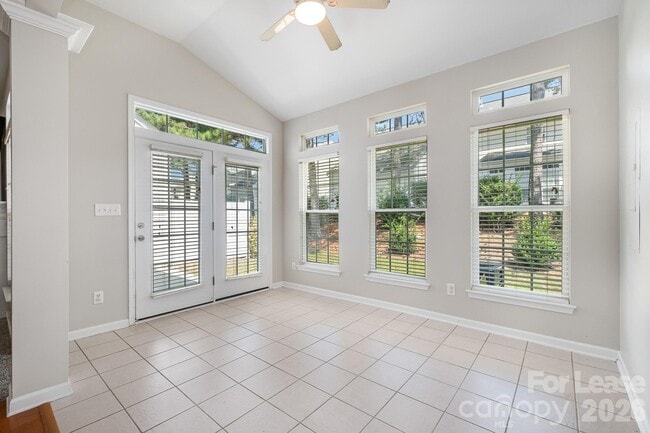 Building Photo - 132 S Arcadian Way