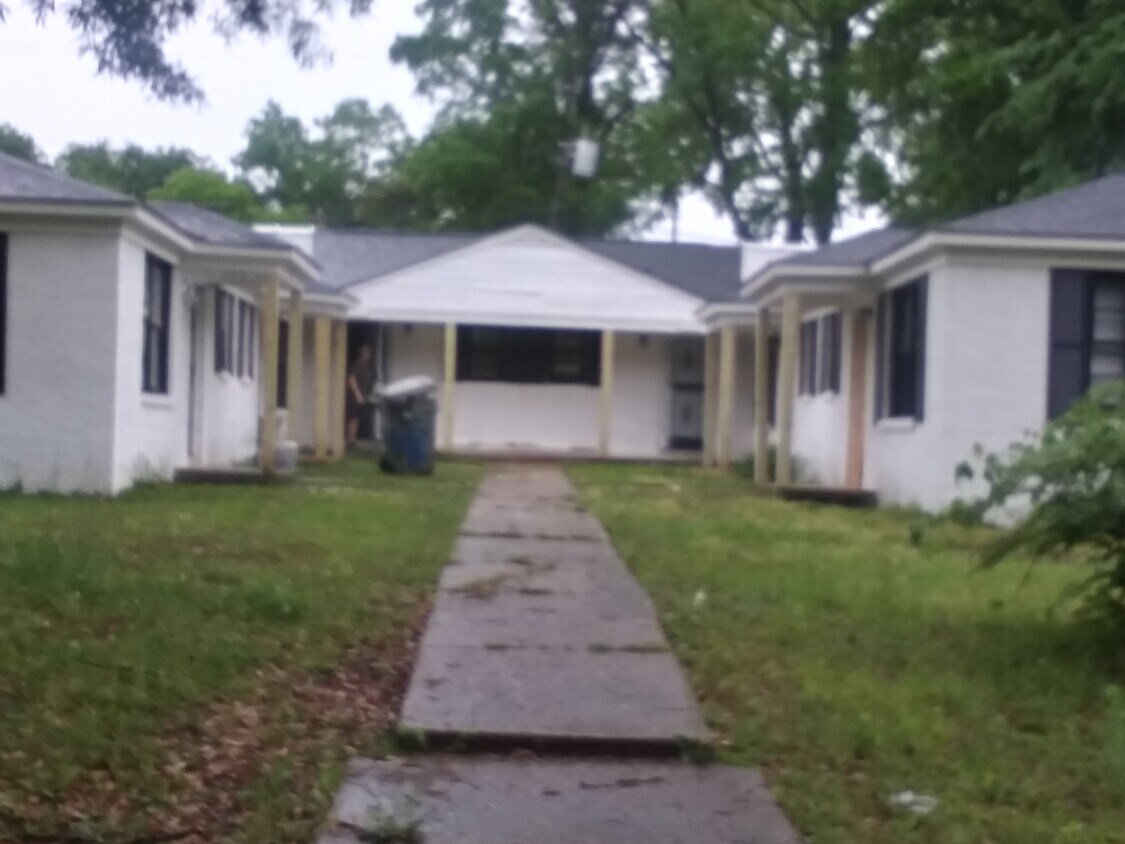 Primary Photo - 1050 N Parkway