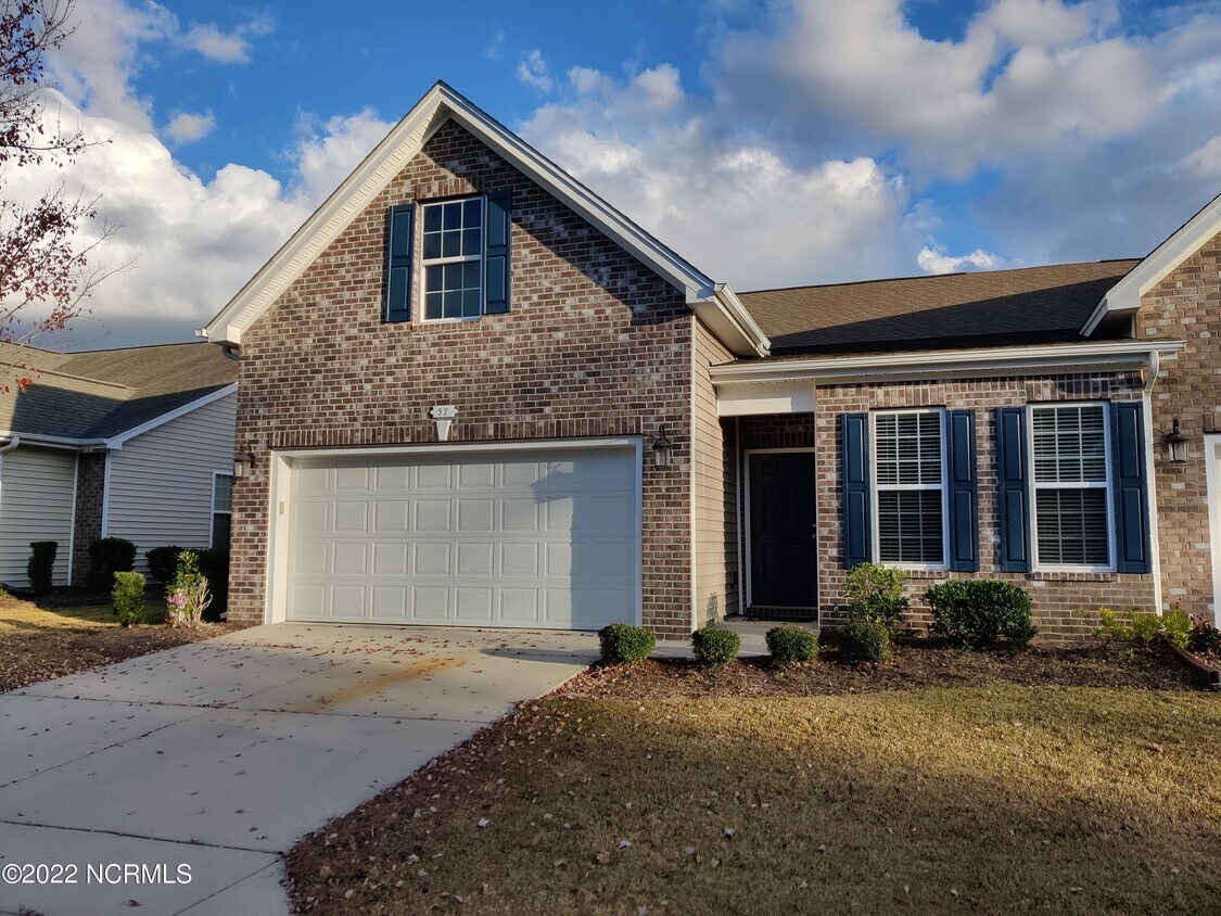 37 Field Planters Cir, Calabash, NC 28467 Townhome Rentals in