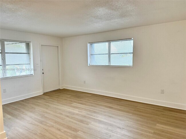 Foto del edificio - 31 NW 163rd St