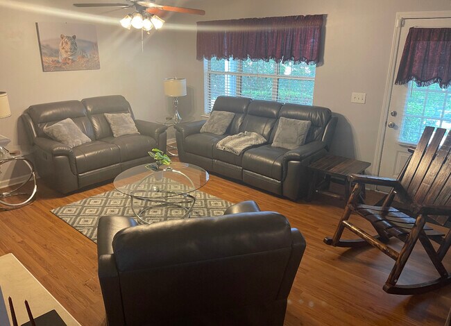 Living room - 321 Fairdale Trce
