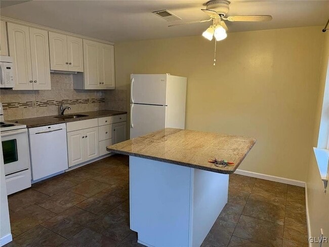 Building Photo - 2080 Johnston Dr