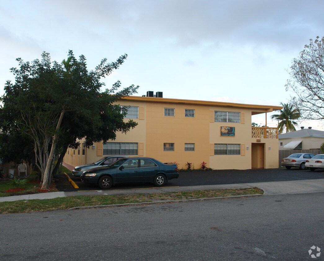 Foto del edificio - 1638 Plunkett St