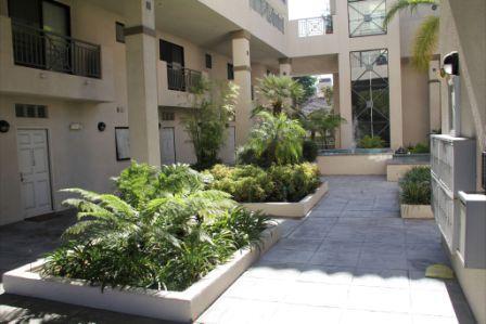 Foto del edificio - 111 S Oak Knoll Ave