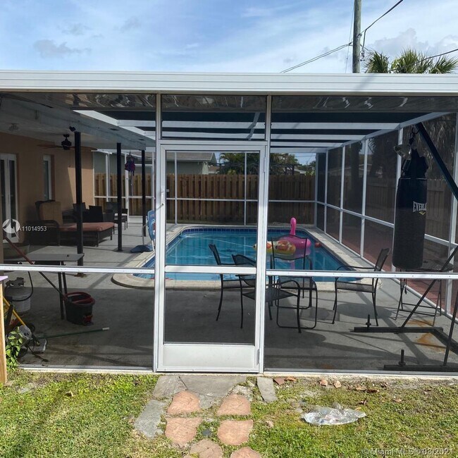 Foto del edificio - 8510 NW 24th St