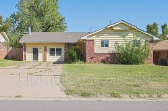 Building Photo - 1805 NE 53rd St