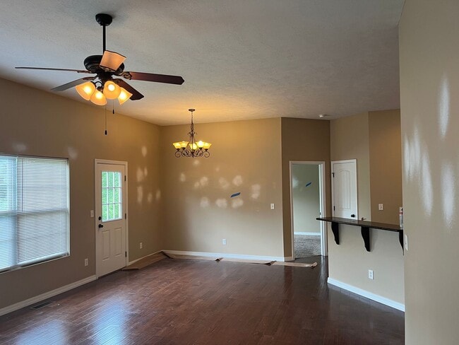 Building Photo - Beautiful 3 bed, 2 bath all-brick home in ...