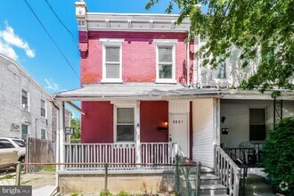 Building Photo - 5031 Homestead St
