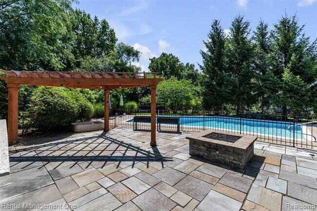 Foto del edificio - 3015 High Pointe Ct