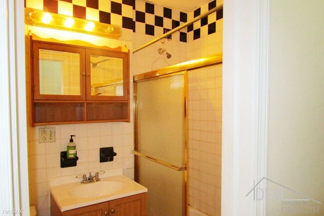 Foto del edificio - 61 Underhill Ave