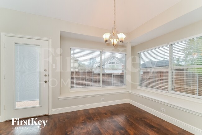 Foto del edificio - 3921 Cloudcrest Dr