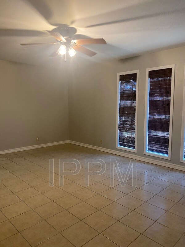 Building Photo - 5116 Grande Cir