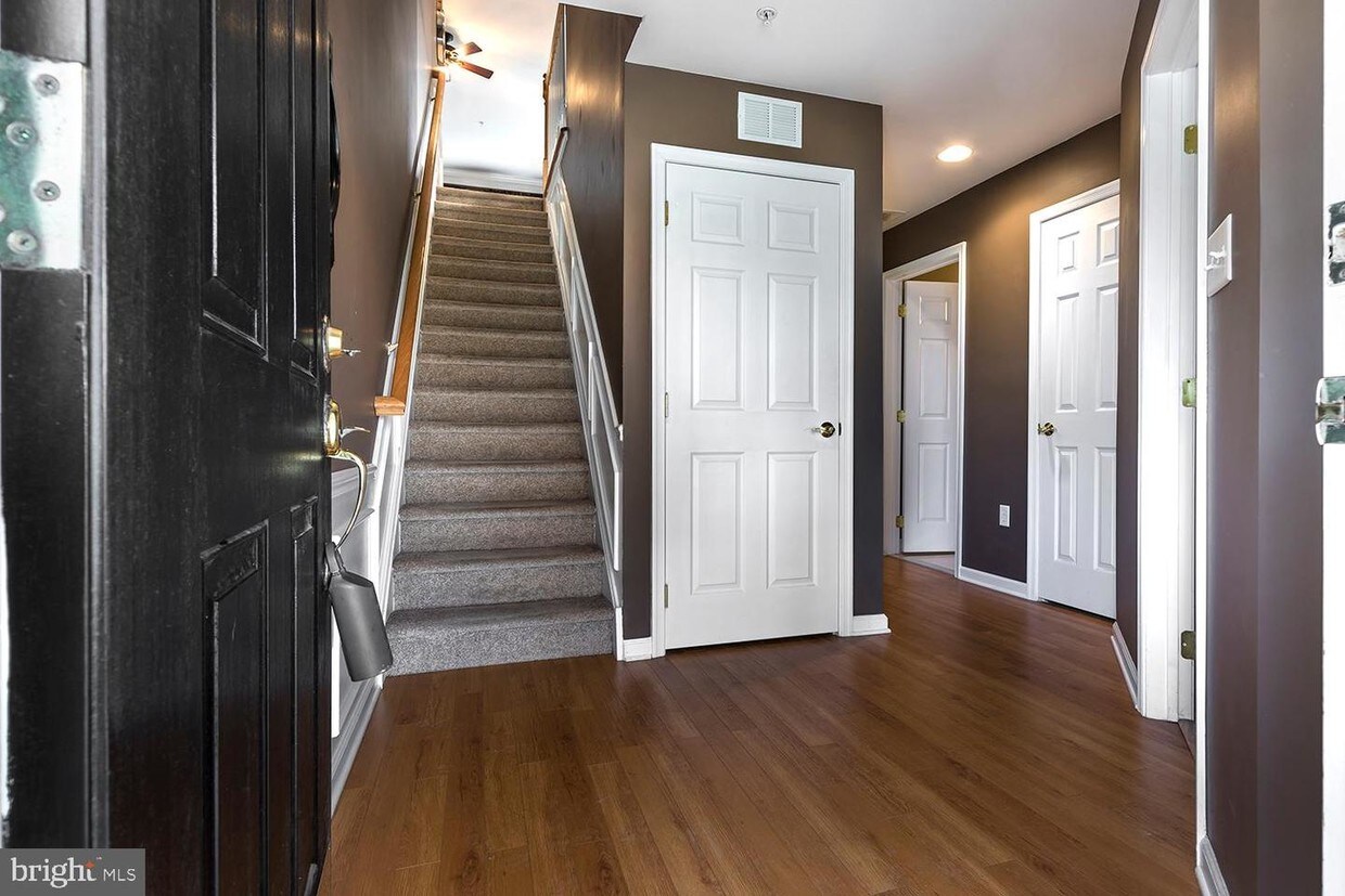 348 Lisa Way, Riverton, NJ 08077 Townhome Rentals in Riverton NJ