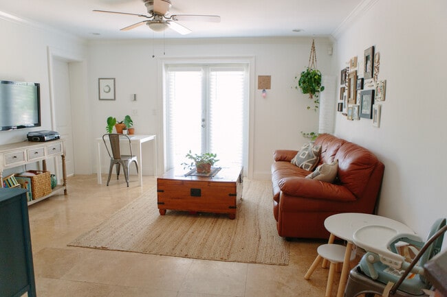 Living - 247 Malverne Rd