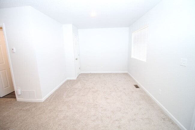 Building Photo - Brand new 3bdr 3bath duplex walking distan...