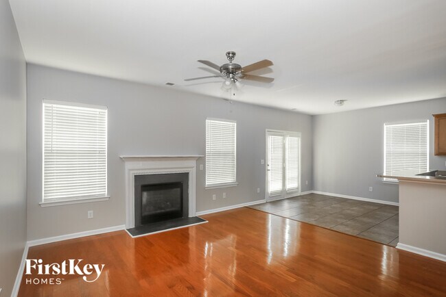 Foto del edificio - 4643 Maplecrest Pl