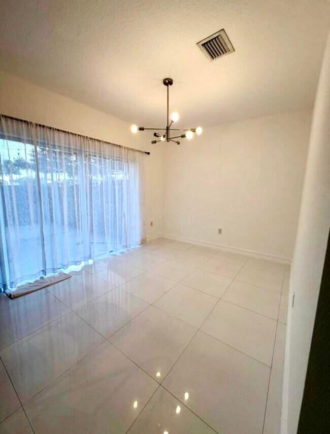 Foto del edificio - 4110 NE 24th St