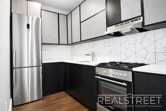 Building Photo - Luxury 2 BR in Bushwick with Balcony & Roof Deck!
