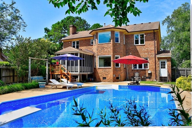 Building Photo - Inground Pool with Park Access