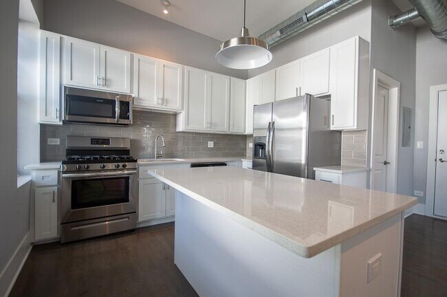 Foto del edificio - 3 bedroom in Chicago IL 60608