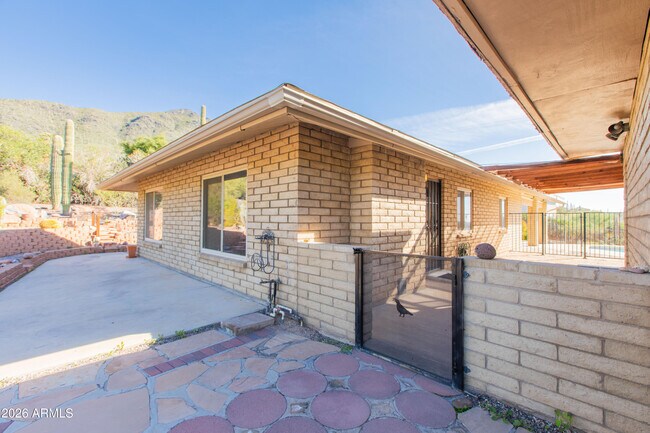 Foto del edificio - 5931 E Carriage Dr