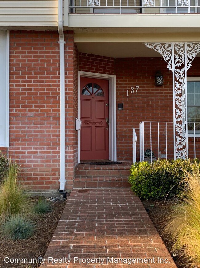 Building Photo - 4 br, 2 bath House - 137 Covington St