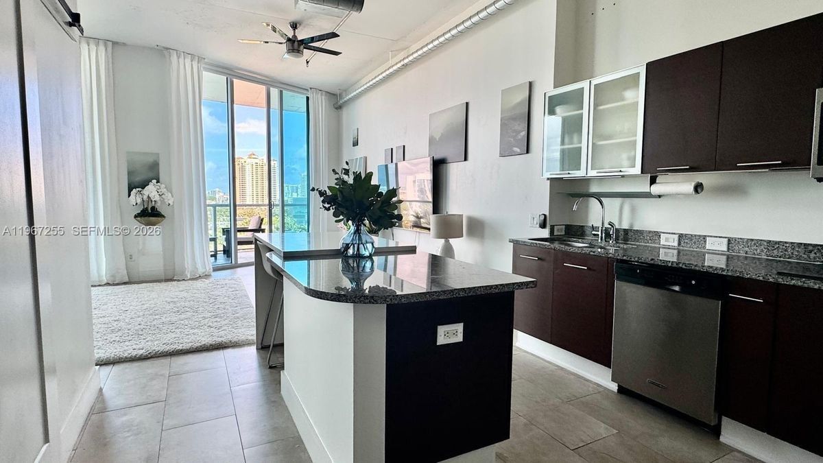 Foto del edificio - 3029 NE 188th St