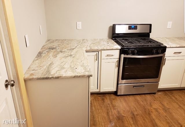 Building Photo - 1 br, 1 bath Apartment - elm st 5 Unit 5