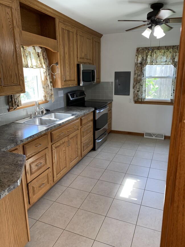 Building Photo - 1611 E Ave NW