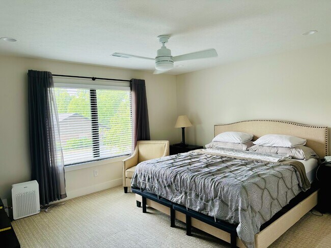 Foto del edificio - Beautiful 4BR/3.5BA Home in Granger – Spac...