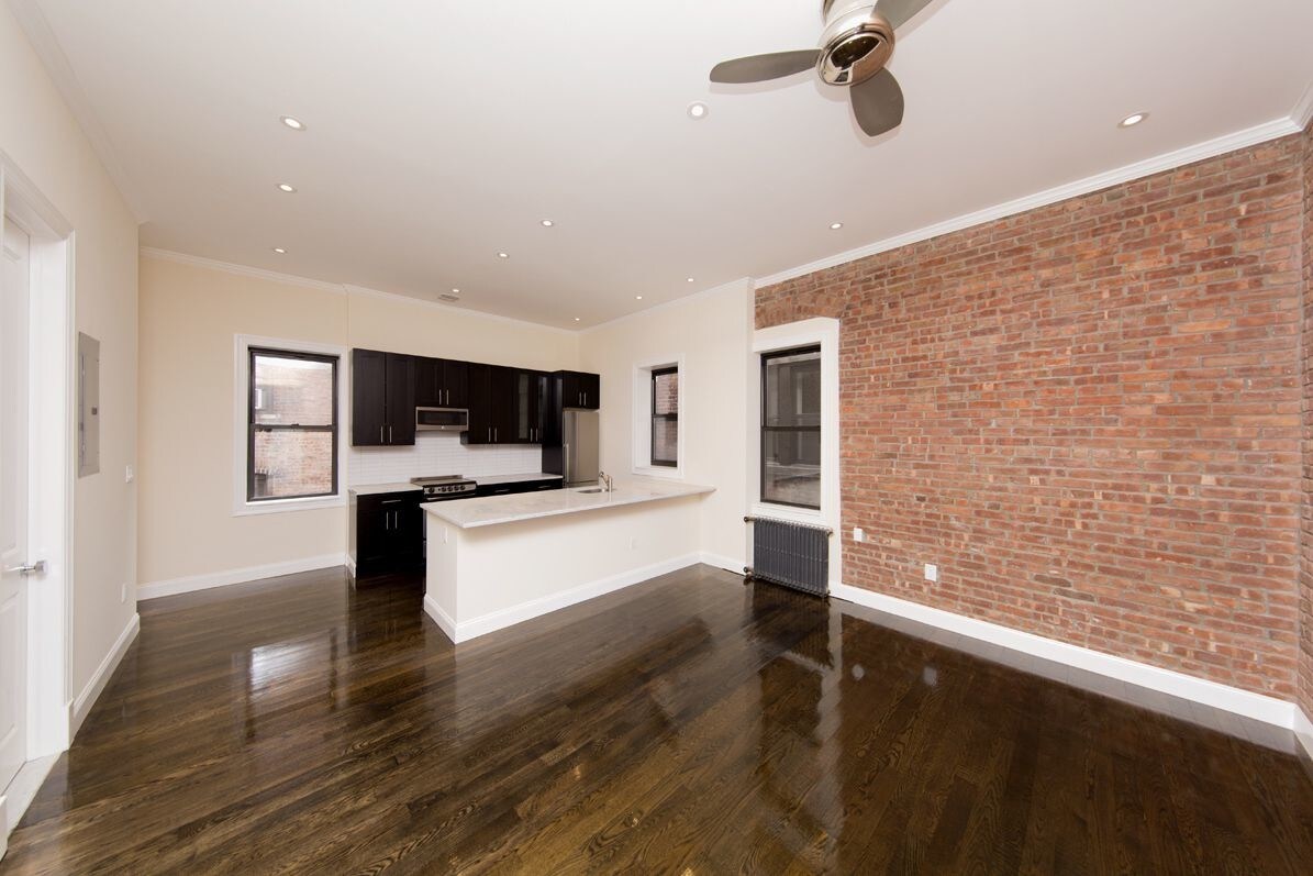 Primary Photo - 1377 Lexington Ave