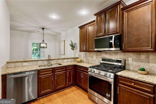 Foto del edificio - 313 Hidden Creek Ln