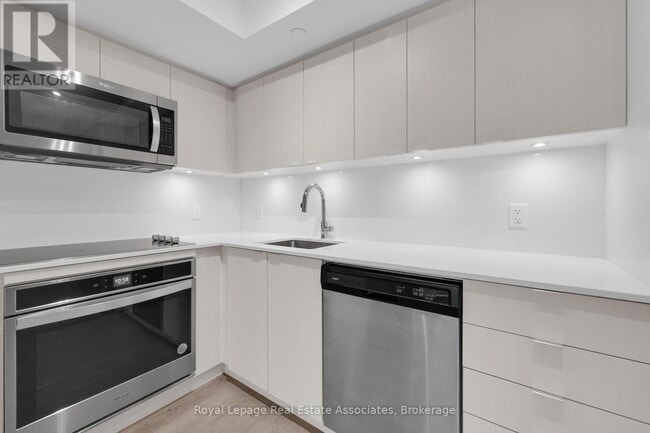 Building Photo - 5 Mabelle Ave