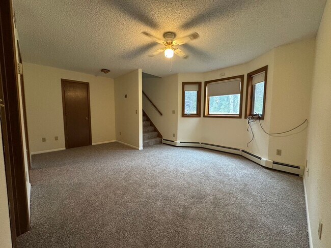 Foto del edificio - 5 Bedroom, 3 Bathroom, 2 Car Garage in North Pole - FUEL INCLUDED!