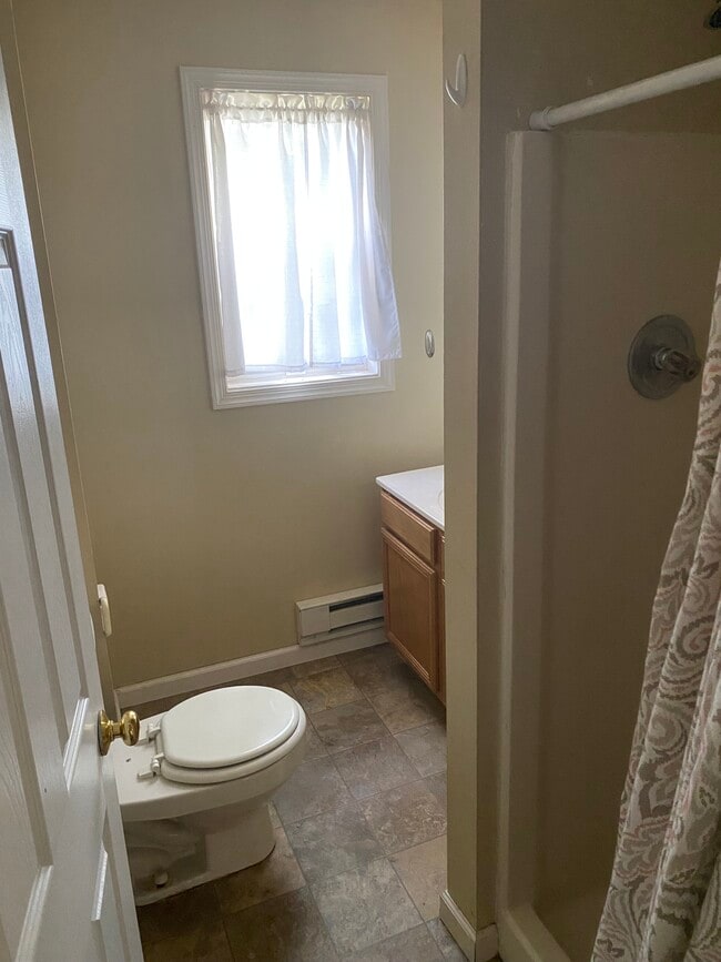 bathroom - 217 High St
