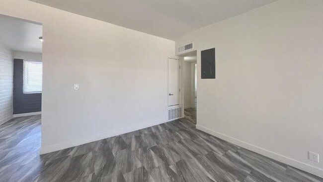 Building Photo - 1/2 Off First First Month! Luxury 2 Bed Ap...