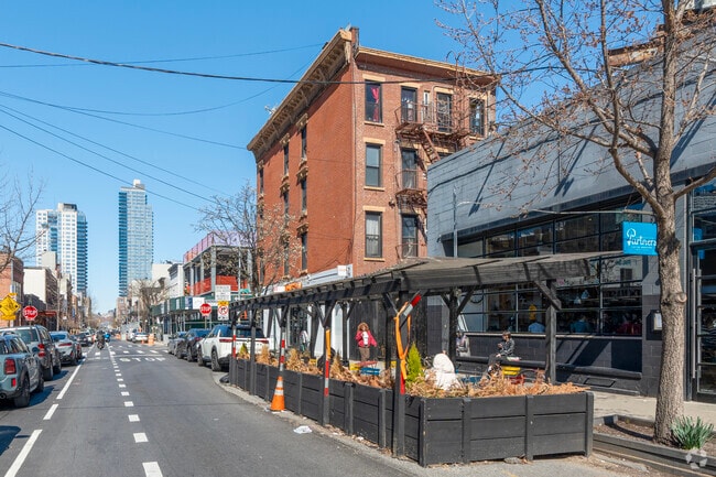 Building Photo - 143 Berry St