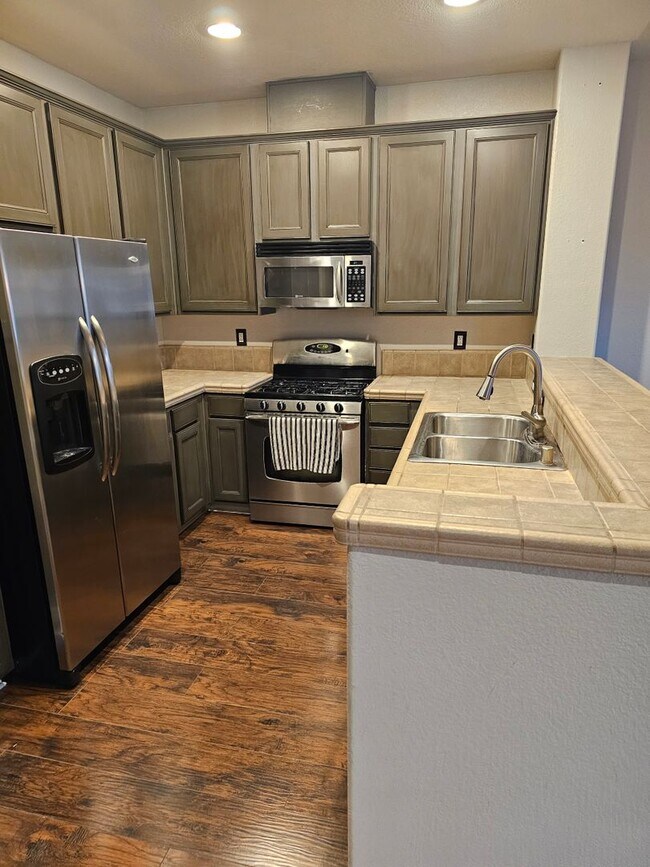 Foto del edificio - Coming Soon!  3 bedroom with 2.5 baths condo