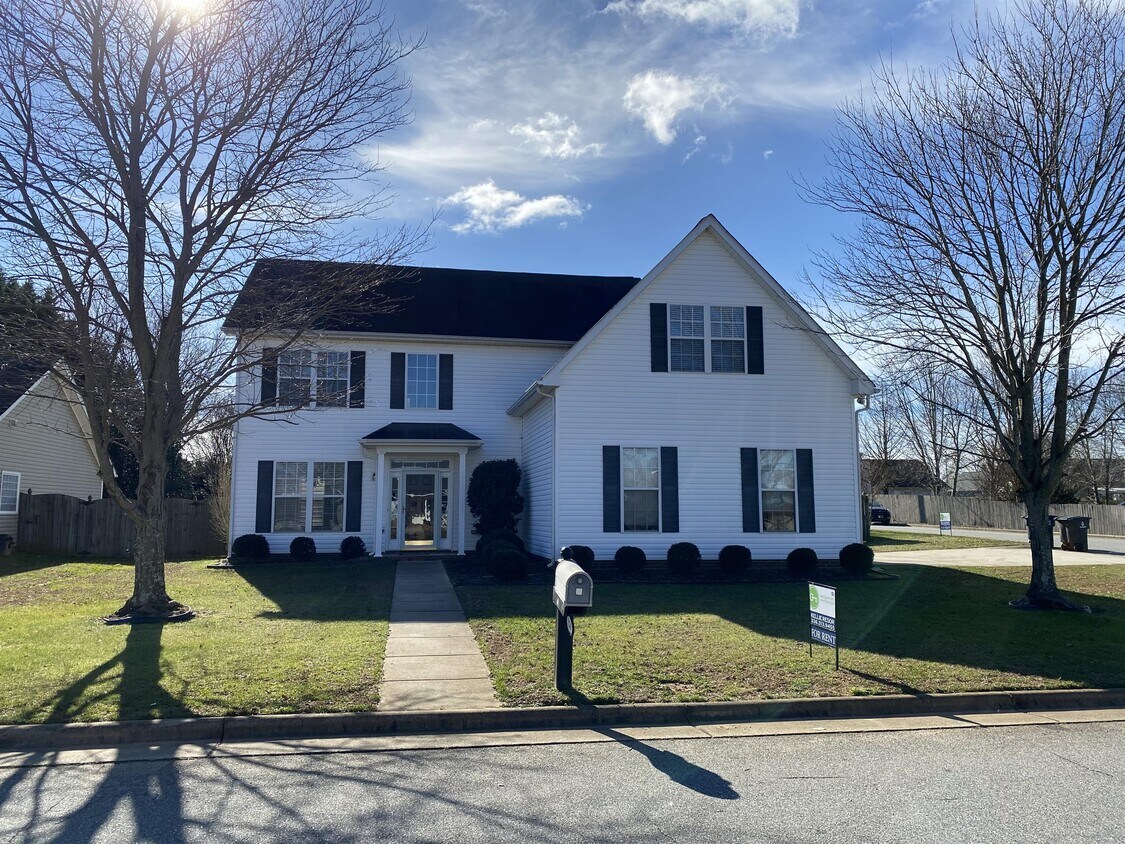 Primary Photo - 256 Fiddlers Knoll Ct