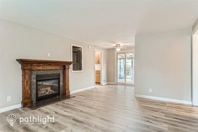 Foto del edificio - 1002 Geneva St, Aurora, CO, 80010