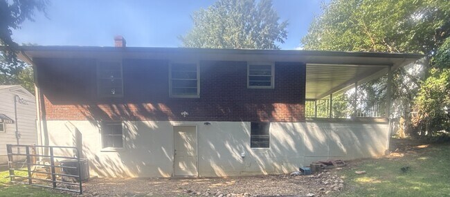 Foto del edificio - 139 Winthrop Dr