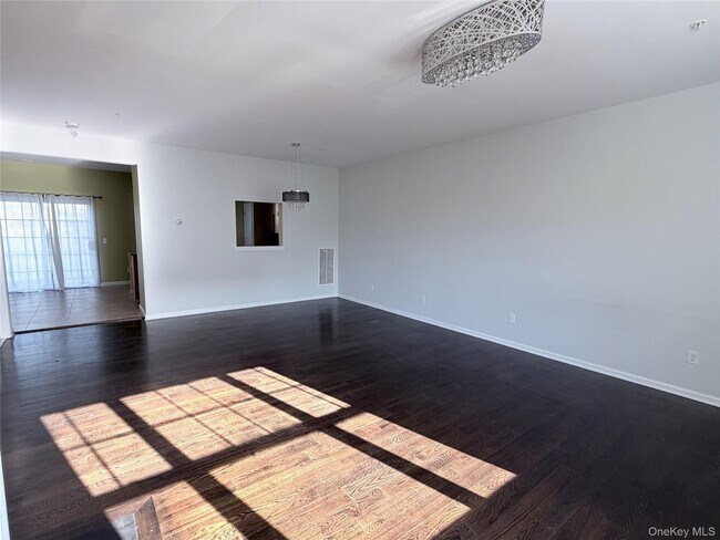 Foto del edificio - 105 Wood Lake Dr