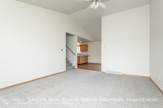 Building Photo - 1725 Meadow View Ln