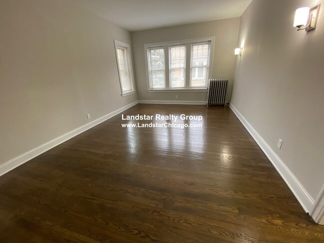 Building Photo - 732 Reba Pl