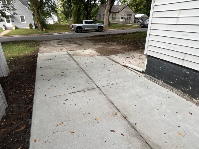 Building Photo - Remodeled 2BR Home in Central Park!