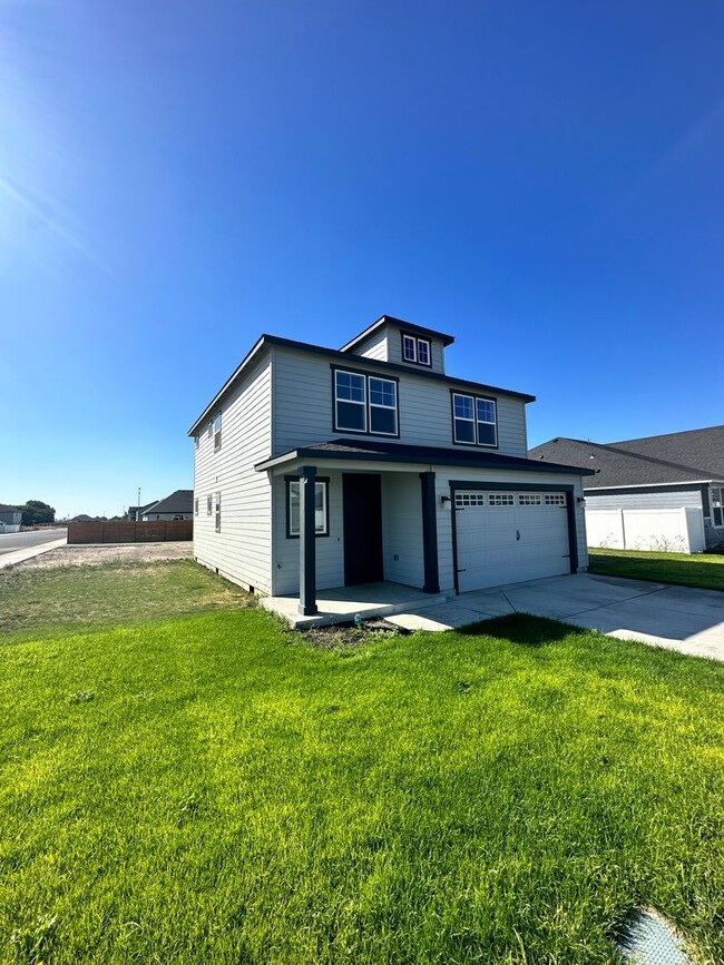 Building Photo - Stunning 3 Bedroom Home In Quincy!